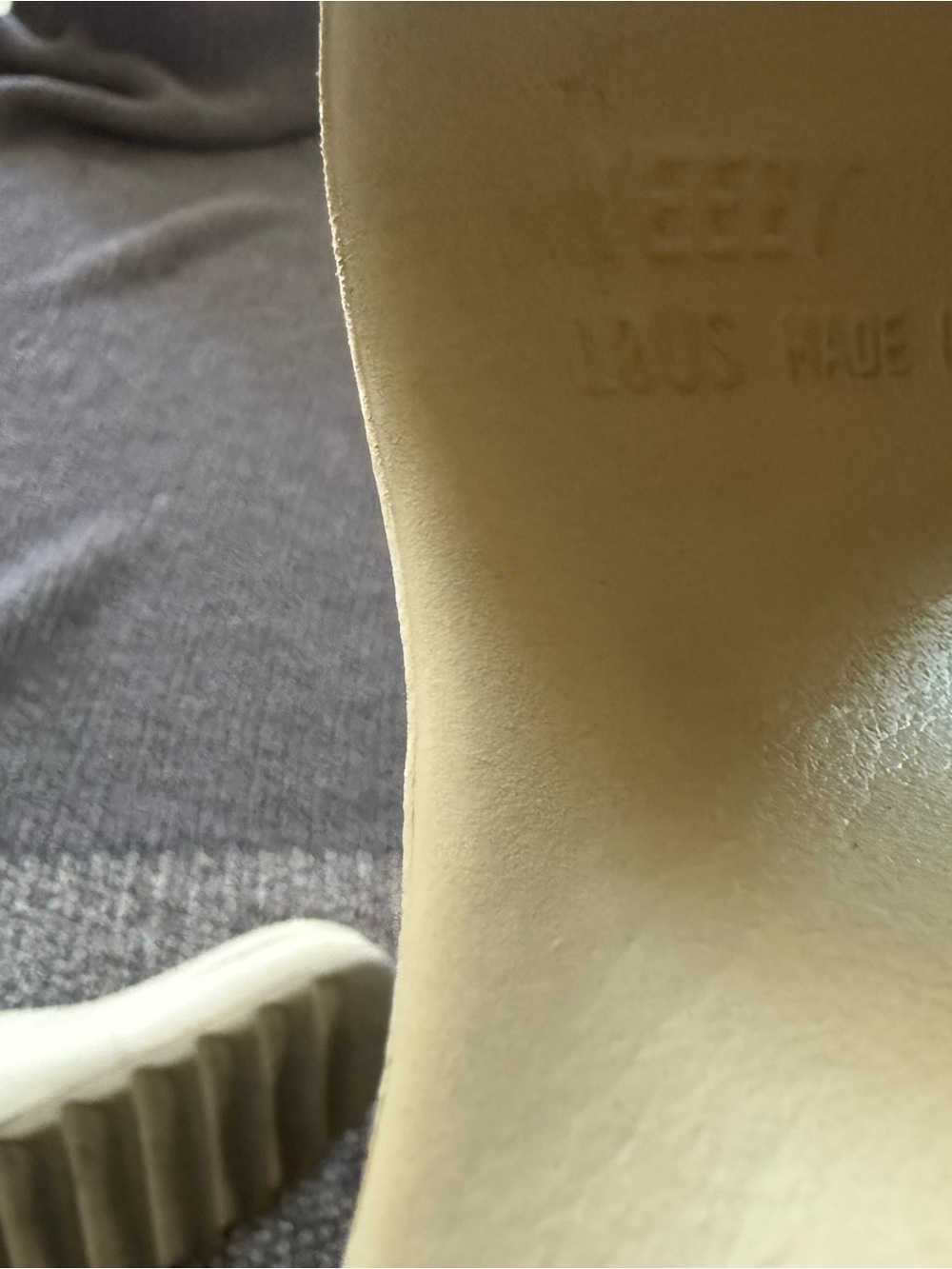 Adidas Yeezy Slides (2022) - Bone - Picture 11 of 11